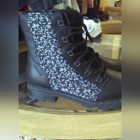 BNWT WOMENS SOREL SZ. 10 BOOTS W/ LAMB FUR BLACK W/ WHITE LEATHER AMAZING BOOTS - Picture 6 of 9